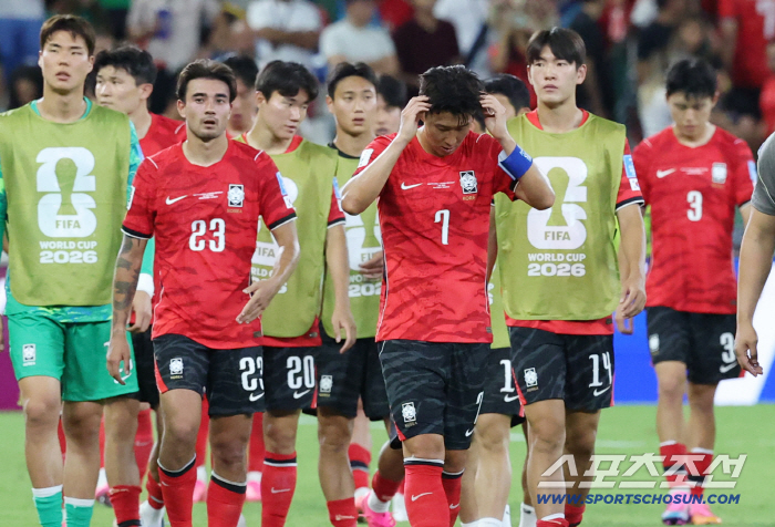 한국 축구 대참사! 하늘도 버린 홍명보호→48개국 첫 월드컵, '대충격' 조별리그 탈락…최다골 도전, 고개숙인 '캡틴' 손흥민