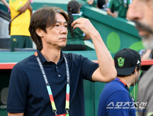 [오피셜]"전세기 아니다!" '32강 탈락' 고개 숙인 대한민국 진짜 짐 싼다…'망연자실' 선수단 순차적으로 귀국