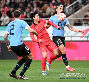 [오피셜]탈락한 대표팀 복귀하는데 전세기 없다! '한국과 동병상련' 우루과이…월드컵 두 대회 연속 '토너먼트 실패'