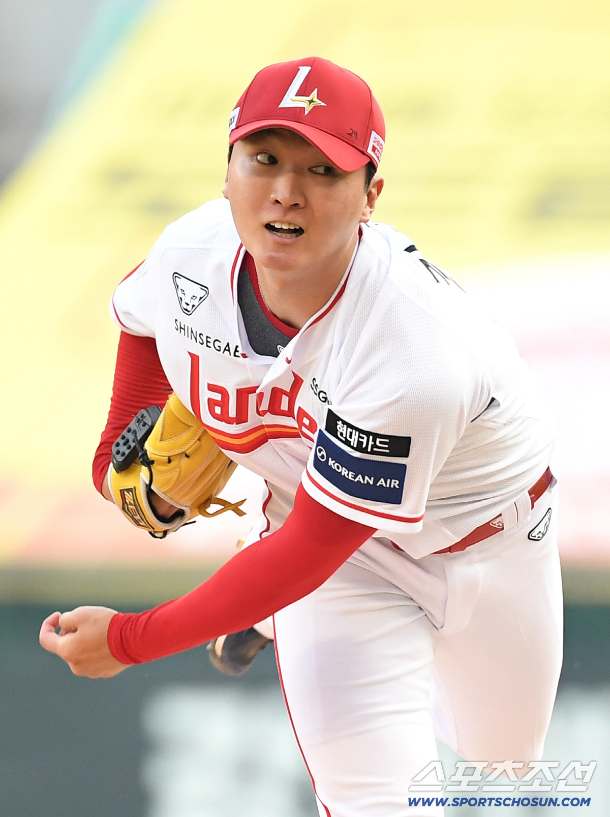 17일 인천 SSG랜더스필드에서 열린 SSG와 롯데의 경기. 선발 투구하고 있는 SSG 김건우. 인천=송정헌 기자 songs@sportschosun.com/2026.06.17/
