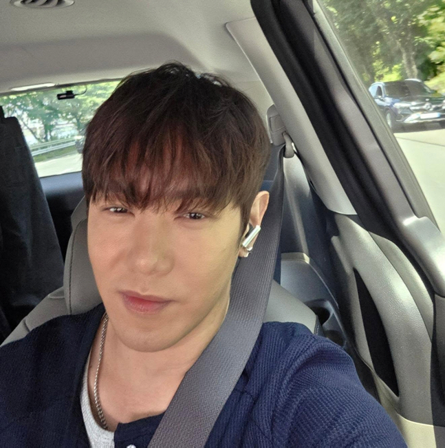 Hwanhee goes on a rampage, asking 'Who are you?' at unrecognizable face... eventually clarifies, 'Don't say anything.'