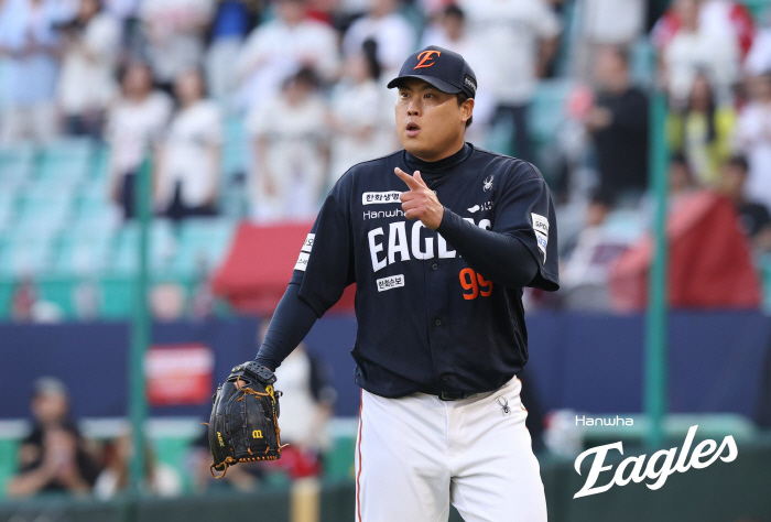 '44㎞ 차이' 완급조절 실화냐? 명불허전 류현진 → MVP 후보 존재감 재확인…6월 전경기 6이닝 '완성' 