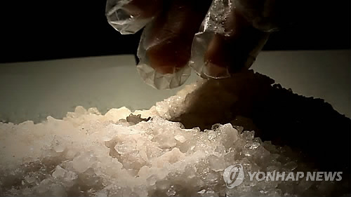 호기심 노린 '마약 이벤트'…17세 소녀도 덫에 걸렸다