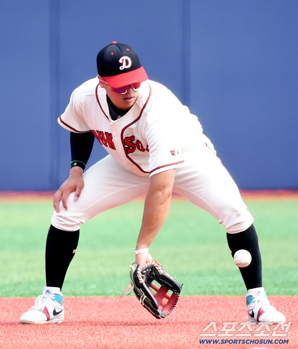 제81회 청룡기 고교야구선수권 대회 및 주말리그 왕중왕전 한광BC와 덕수고의 경기가 29일 서울 목동야구장 열렸다. 덕수고 유격수 엄준상이 수비를 하고 있다. 목동=박재만 기자 pjm@sportschosun.com/2026.06.29/