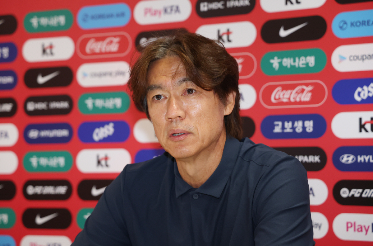 '24년째 월드컵 진출 실패' 중국까지 훈수 둔다, 홍명보 감독 사퇴에 "한국, 4강 신화에서 못 벗어나"→"혁신적인 감독 선임이 과제"