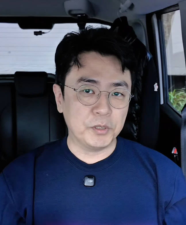 'Like a Five-Minute Standby Team...' Divorced Choi Dong-seok Feels Bitter and Touched Watching His Parents Care for Their Grandson