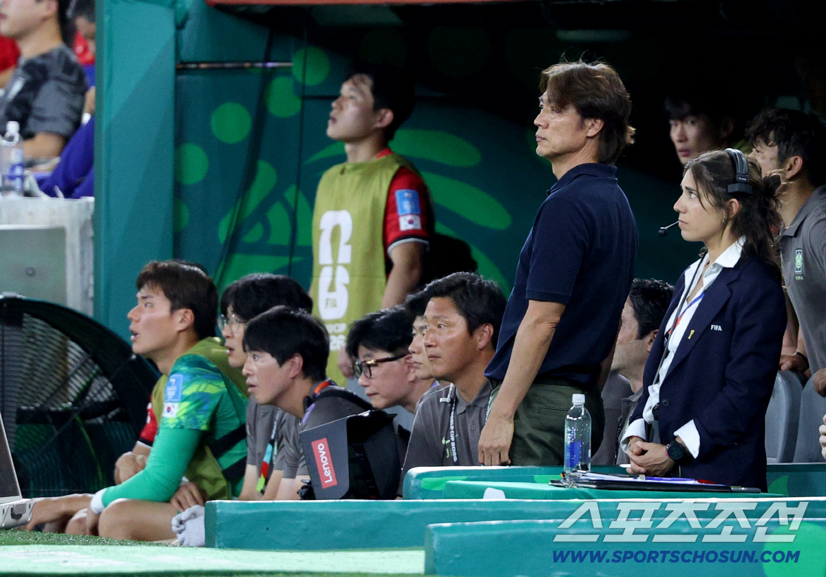 25일(한국시각) 멕시코 몬테레이 인근 과달루페의 에스타디오 몬테레이에서 열린 2026 북중미 월드컵 대한민국과 남아공의 경기. 홍명보 감독이 경기를 지켜보고 있다. 과달루페(멕시코)=허상욱 기자 wook@sportschosun.com/2026.06.25/