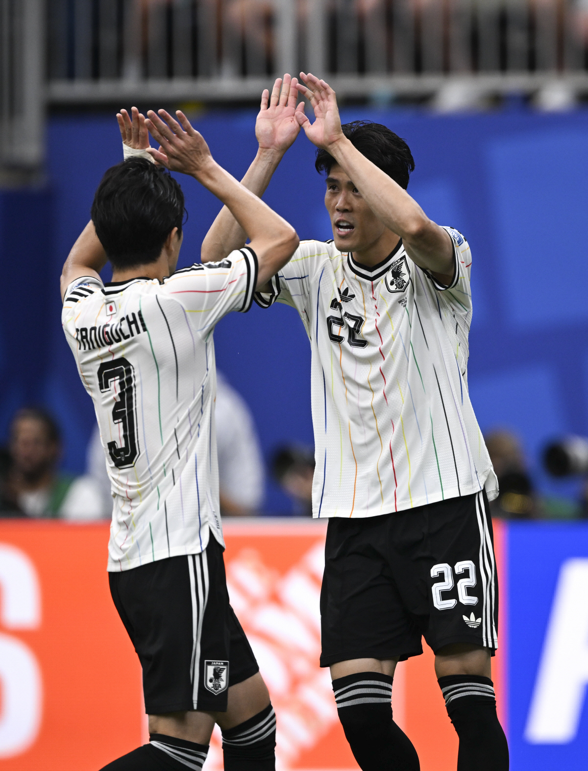 (260630) -- HOUSTON, June 30, 2026 (Xinhua) -- Taniguchi Shogo (L) of Japan cheers with teammate Tomiyasu Takehiro during the round of 32 match between Brazil and Japan at the 2026 FIFA World Cup at Houston Stadium in Houston, the United States, June 29, 2026. (Xinhua/Xiao Yijiu)