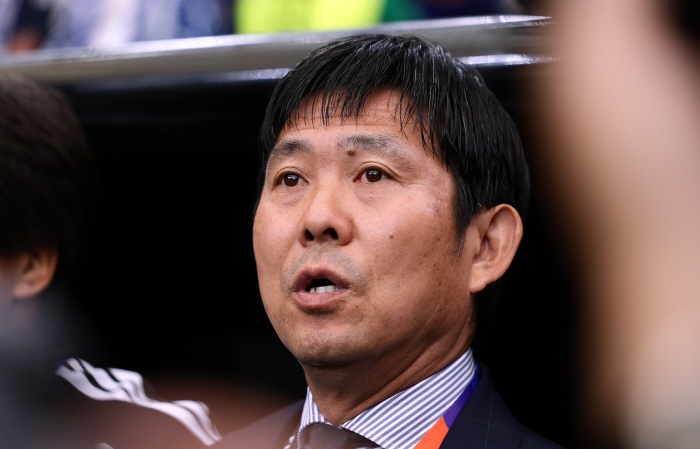 "죄송합니다, 죄송합니다" 일본 감독, '32강 충격 탈락' 홍명보호급 참사에 대국민 사과 "역량 부족했다"