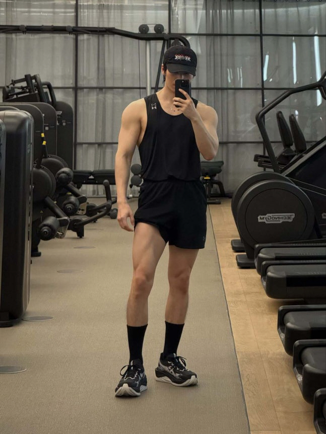 위하준, 이두·삼두 근육 펌핑 제대로네…지창욱도 놀란 피지컬