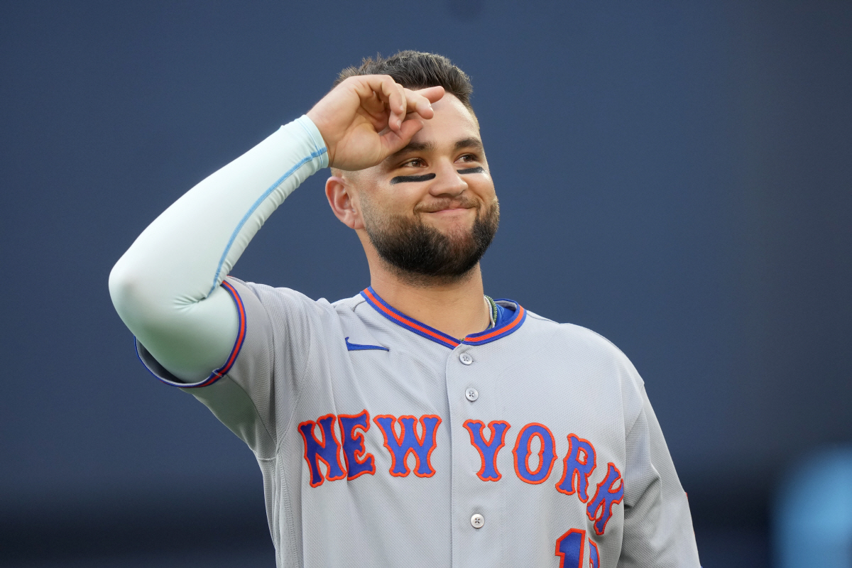 New York Mets third baseman Bo Bichette acknowledges the crowd as he is presented with a tribute video from his time on the Toronto Blue Jays prior to a baseball game between the Mets and the Blue Jays in Toronto, Monday, June 29, 2026. (Nathan Denette/The Canadian Press via AP) MANDATORY CREDIT