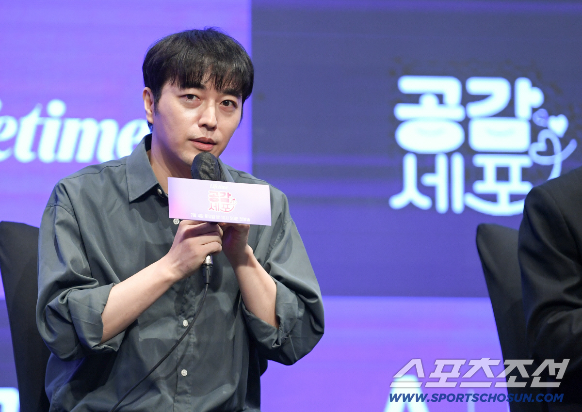 U+모바일tv 드라마 '공감세포' 제작발표회가 30일 서울 신도림 더 세인트에서 열렸다. 김칠봉 감독이 인터뷰를 하고 있다. 신도림=박재만 기자 pjm@sportschosun.com/2026.06.30/