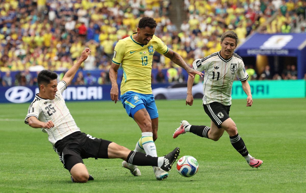 Soccer Football - FIFA World Cup 2026 - Round of 32 - Brazil v Japan - Houston Stadium, Houston, Texas, U.S. - June 29, 2026 Japan's Junnosuke Suzuki fouls Brazil's Danilo IMAGN IMAGES via Reuters/Troy Taormina
