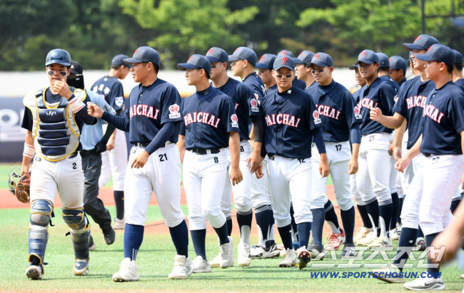 Baejae High School's 'Let's go to Starbucks' controversy spreads... Will the live broadcast of 'Fireworks Baseball' also face setbacks?