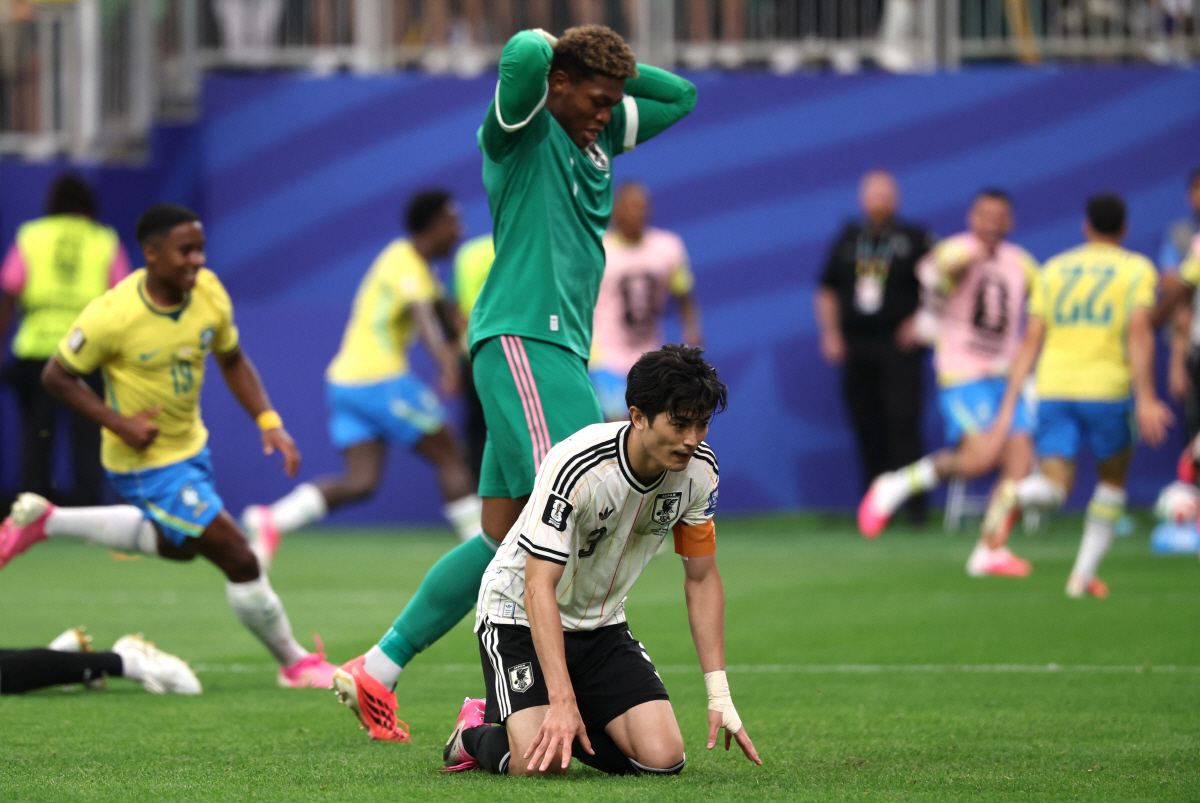 Soccer Football - FIFA World Cup 2026 - Round of 32 - Brazil v Japan - Houston Stadium, Houston, Texas, U.S. - June 29, 2026 Japan's Shogo Taniguchi and Zion Suzuki look dejected after Brazil's Gabriel Martinelli scores their second goal IMAGN IMAGES via Reuters/Troy Taormina