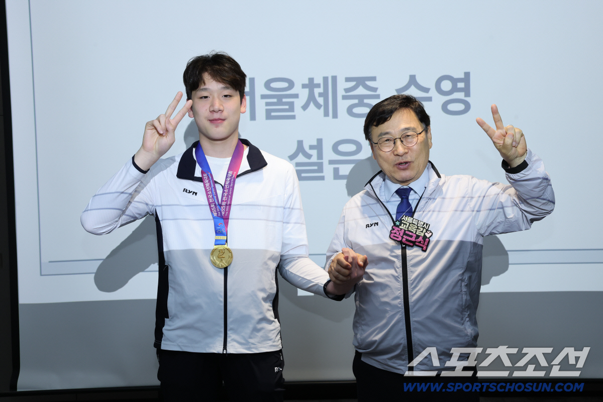 "소년체전 선수단에 햄버거 쏘고,초등 농구부와 슛 대결" '2기 시작' 정근식 서울시교육감의 학교체육♥ 진심 행보