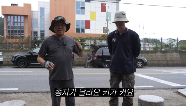 Park Mi-sun and Lee Bong-won’s 183 cm handsome son is an actor... 'He changed his surname so he wouldn’t rely on his parents'