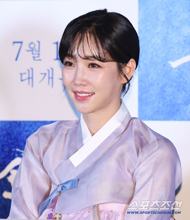 ♥띠동갑 목사와 결혼한 여배우 "내가 먼저 고백하고 프러포즈, 17년째 좋다"(신랑수업)