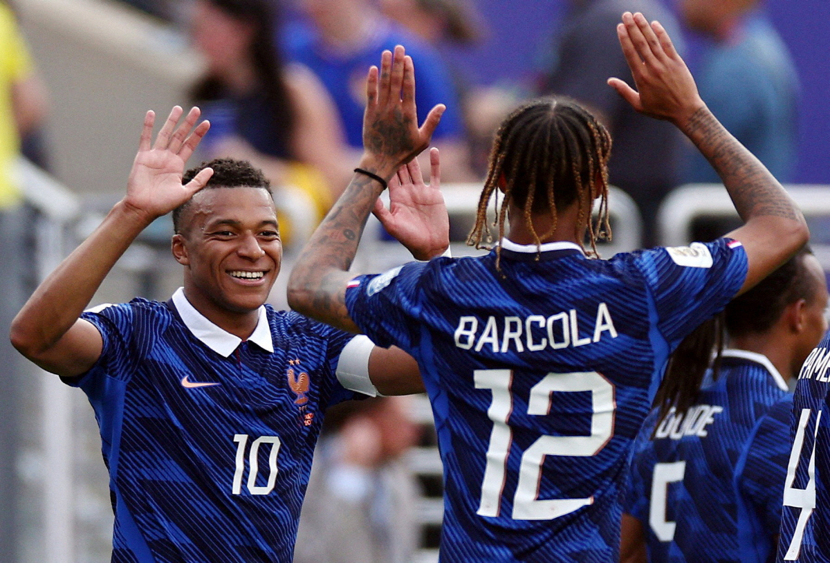 Soccer Football - FIFA World Cup 2026 - Round of 32 - France v Sweden - New York New Jersey Stadium, East Rutherford, New Jersey, U.S. - June 30, 2026 France's Bradley Barcola celebrates scoring their second goal with Kylian Mbappe IMAGN IMAGES via Reuters/Vincent Carchietta TPX IMAGES OF THE DAY