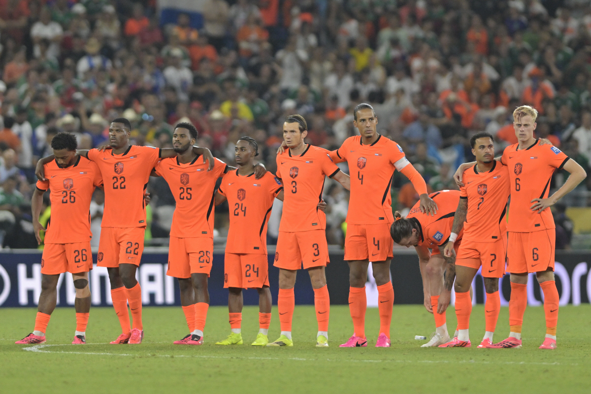 epa13074409 Players from the Netherlands react during the FIFA World Cup 2026 Round of 32 match between the Netherlands and Morocco, in Monterrey, Mexico, 29 June 2026. EPA/MIGUEL SIERRA