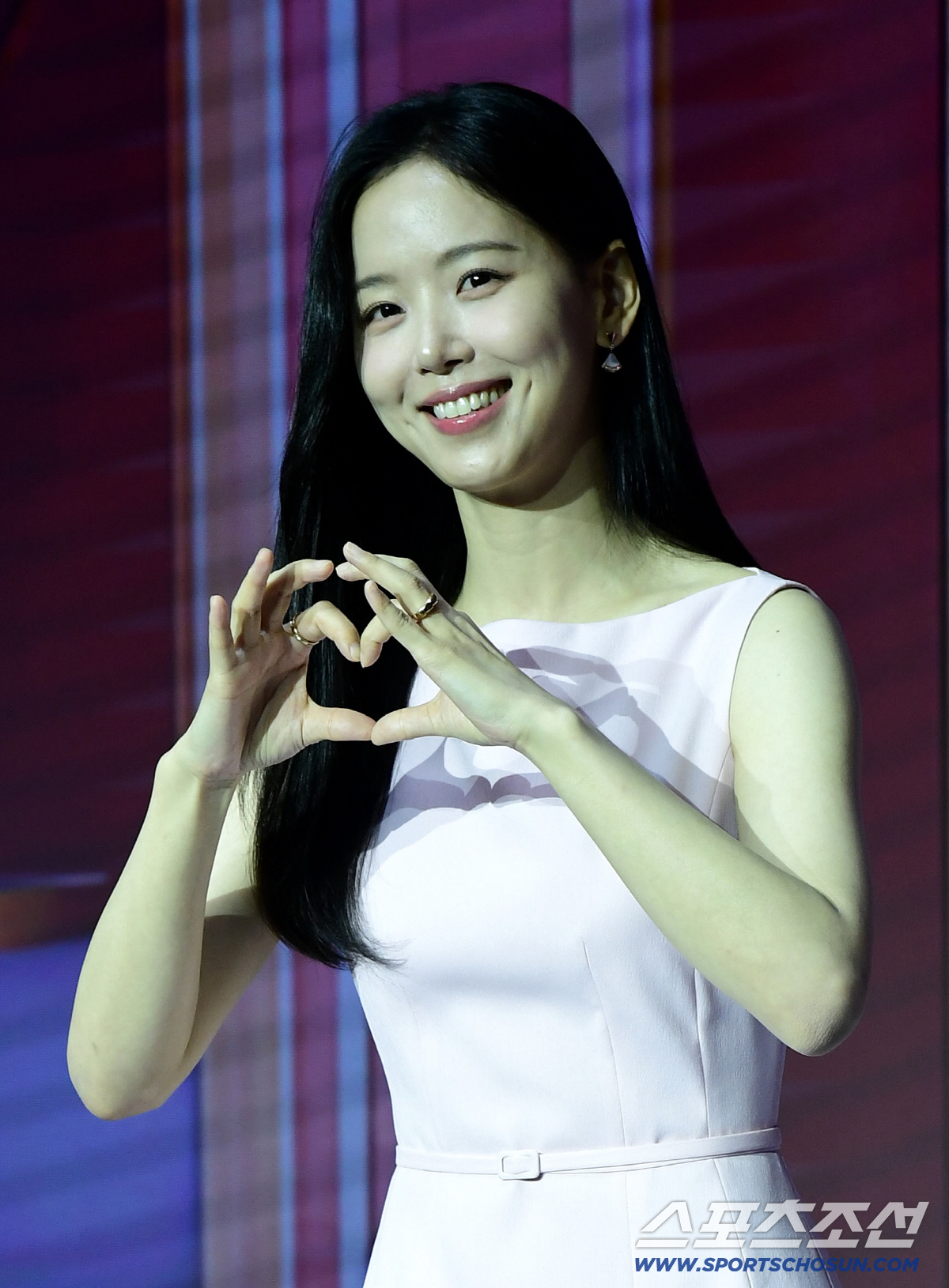 1일 마포 나루서울엠갤러리에서 넷플릭스 예능 '모태솔로지만 연애는 하고싶어 시즌2' 제작발표회가 열렸다. 포즈를 취하고 있는 강한나. 마포=송정헌 기자 songs@sportschosun.com/2026.07.01/