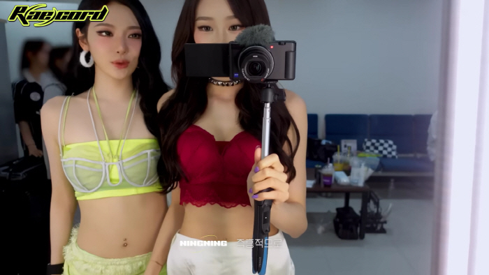 Aespa's Giselle and Ningning Reveal Matching Belly Button Piercings... Their Tiny Waists Draw Attention