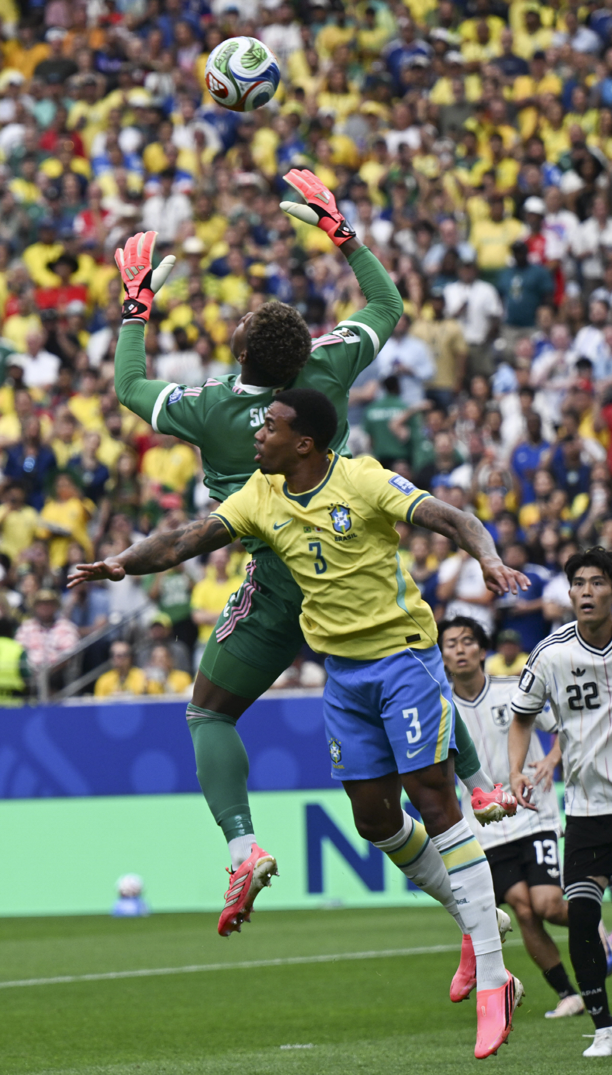 [월드컵] 日 축구 겹경사! 주전 수문장 스즈키 EPL 진출 청신호! 이적료 무려 533억원, 리즈가 노린다