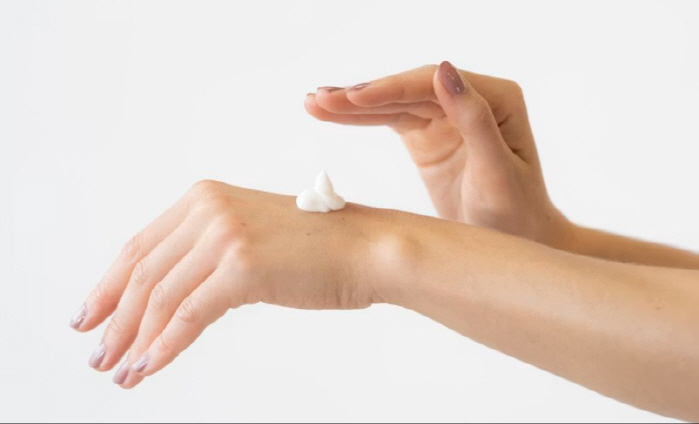 'Morning Moisturizer Runs Out by Lunch'... How Often Should You Reapply for Hydrated Skin?