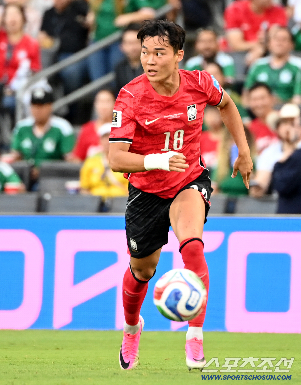 25일(한국시각) 멕시코 몬테레이 인근 과달루페의 에스타디오 몬테레이에서 열린 2026 북중미 월드컵 대한민국과 남아공의 경기. 경기를 펼치는 오현규의 모습. 과달루페(멕시코)=허상욱 기자 wook@sportschosun.com/2026.06.25/