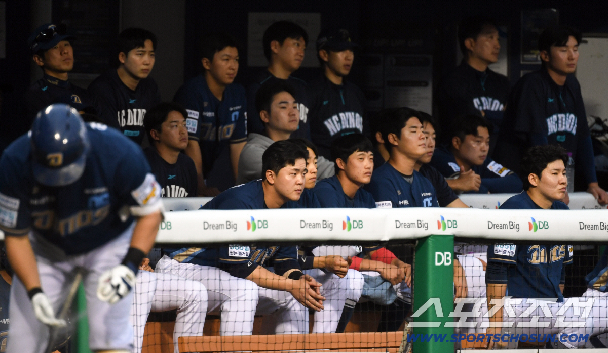 19일 잠실구장에서 열린 두산과 NC의 경기. NC 김형준이 경기를 지켜보고 있다. 잠실=박재만 기자 pjm@sportschosun.com/2026.05.19/