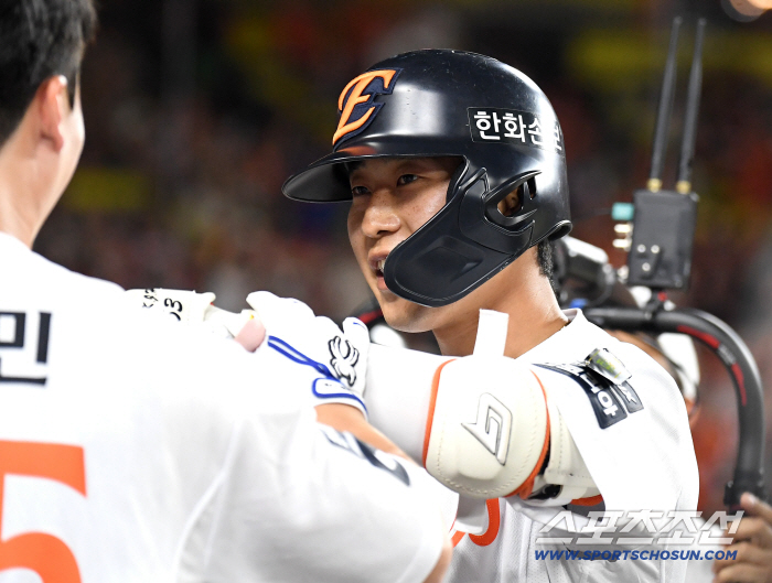 KBO리그 역사상 최초 장면이 나왔다…부모님은 웃을까 울까