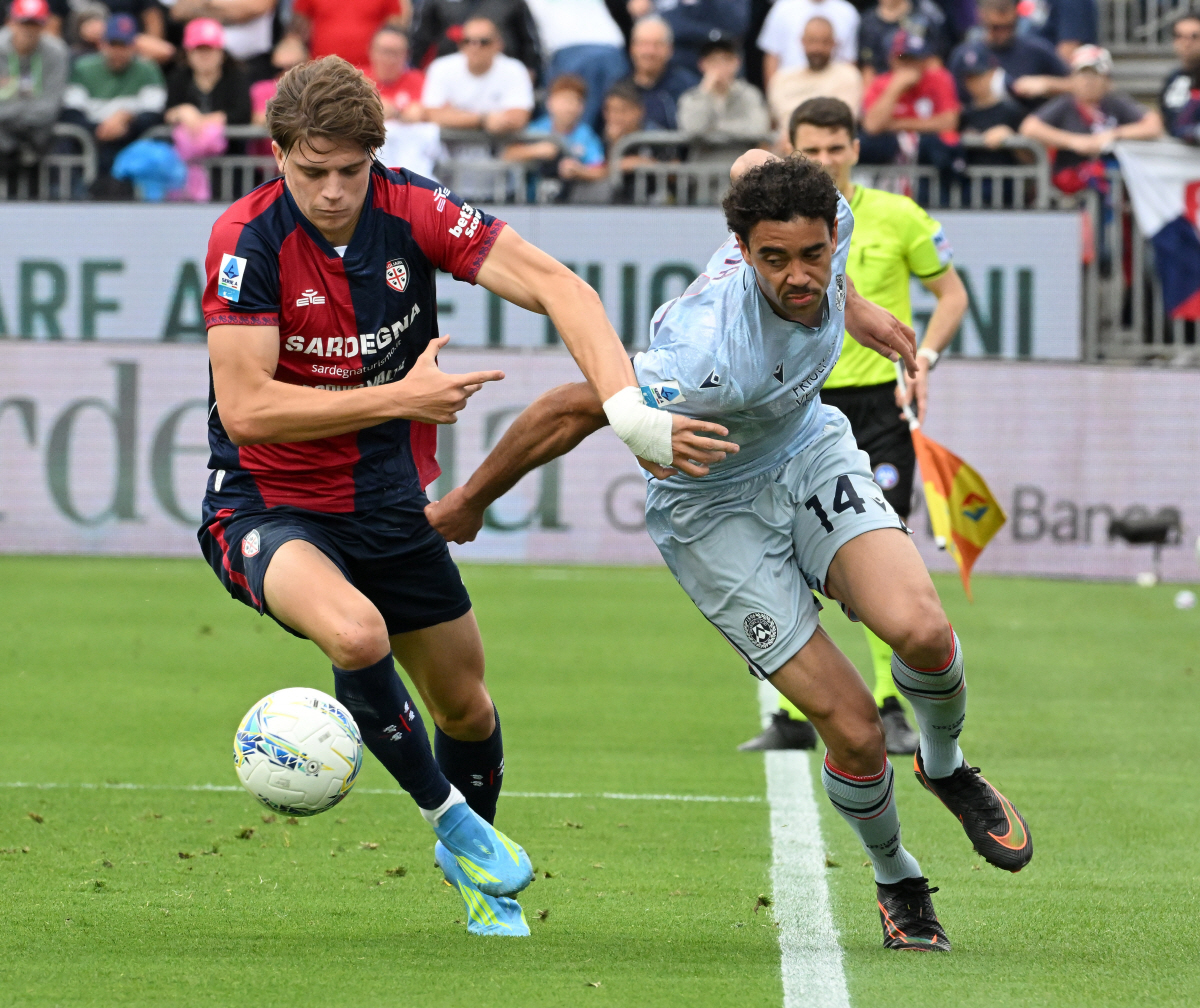 (260510) -- CAGLIARI, May 10, 2026 (Xinhua) -- Udinese's Arthur Atta (R) vies with Cagliari's Marco Palestra during a Serie A football match between Cagliari and Udinese in Cagliari, Italy, May 9, 2026. (Photo by Alberto Lingria/Xinhua)