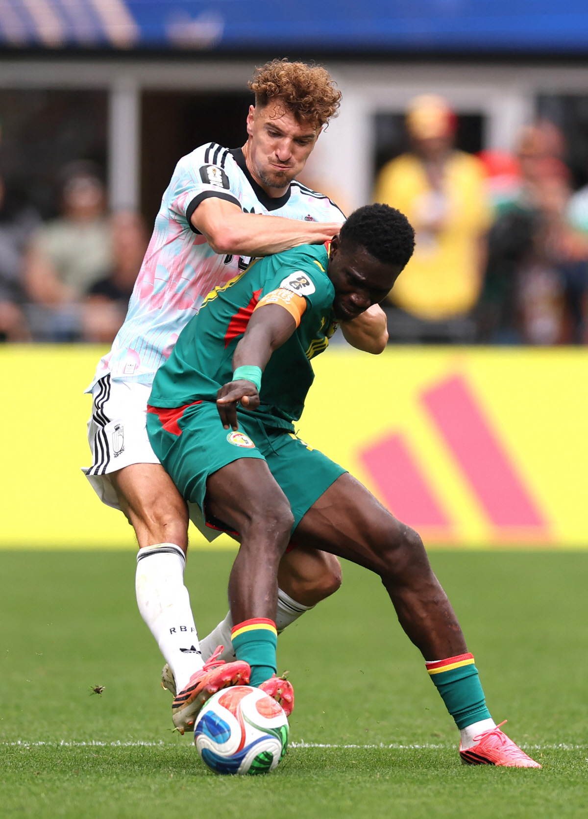 SEATTLE, WASHINGTON - JULY 01: Ismaila Sarr #18 of Senegal controls the ball against Thomas Meunier #15 of Belgium during the FIFA World Cup 2026 Round Of 32 match between Belgium and Senegal at Seattle Stadium on July 01, 2026 in Seattle, Washington. Fran Santiago/Getty Images/AFP (Photo by Fran Santiago / GETTY IMAGES NORTH AMERICA / Getty Images via AFP)