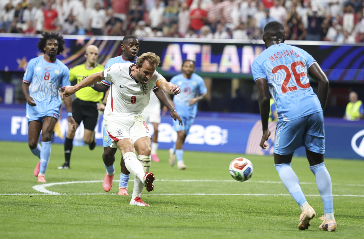 [월드컵] SON의 절친 해리 케인, 펠레를 소환하다. 멀티골 폭발, 콩고에 2-1 대역전극. 잉글랜드 벼랑끝에서 구원