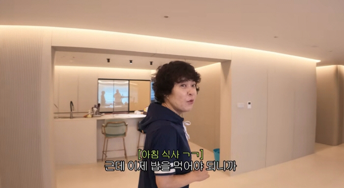 Jo Hye-ryun Reveals Her Namyangju Home for the First Time... Surprise Appearance by Her Husband, Two Years Younger, 'No Face Reveal'