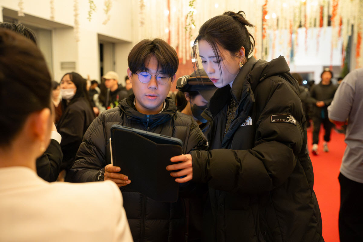 '멋진 신세계' 한태섭 감독(왼쪽), 임지연. 사진제공=SBS