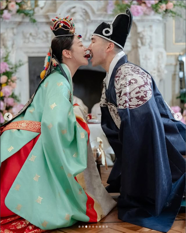 Arden Cho of 'KPop Demon Hunters' Wears Hanbok and Eats Jujubes at Her Wedding... Marries Doctor Husband in Korean-Style Ceremony in Italy