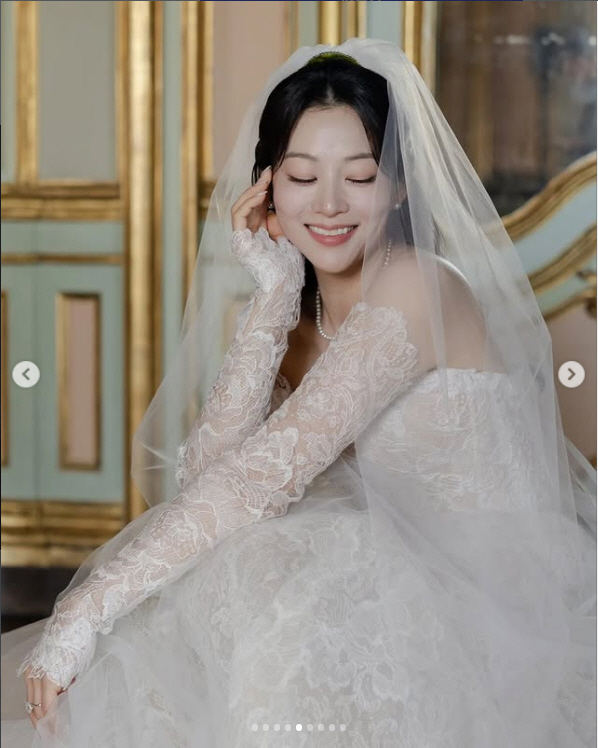 Arden Cho of 'KPop Demon Hunters' Wears Hanbok and Eats Jujubes at Her Wedding... Marries Doctor Husband in Korean-Style Ceremony in Italy