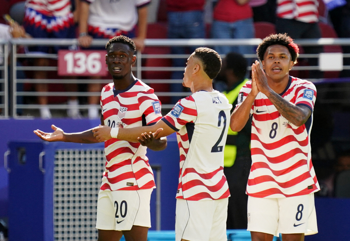 전반의 왕은 USA! '발로건 선제골' 미국, 보스니아에 1-0 리드[월드컵 전반 리뷰]