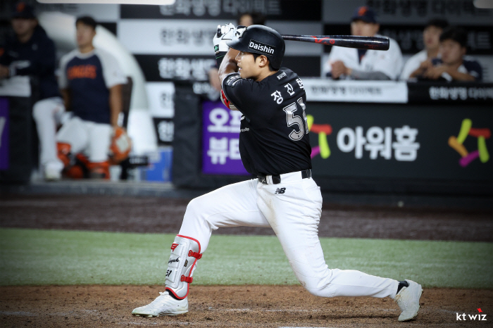 친정 향한 결정적 한 방…78억 FA 보상선수에게 '한화'란? "신경 안 쓰이면 거짓말"