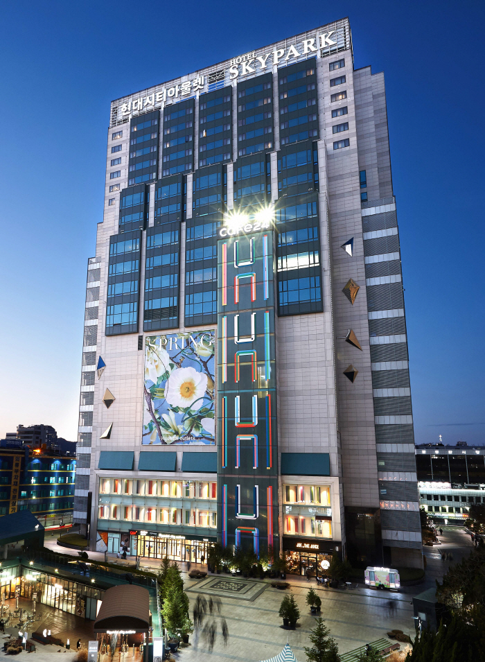 Foreign Tourists Are Flocking to Dongdaemun... Hyundai City Outlets Dongdaemun to Undergo Its First Renovation Since Opening in 2016