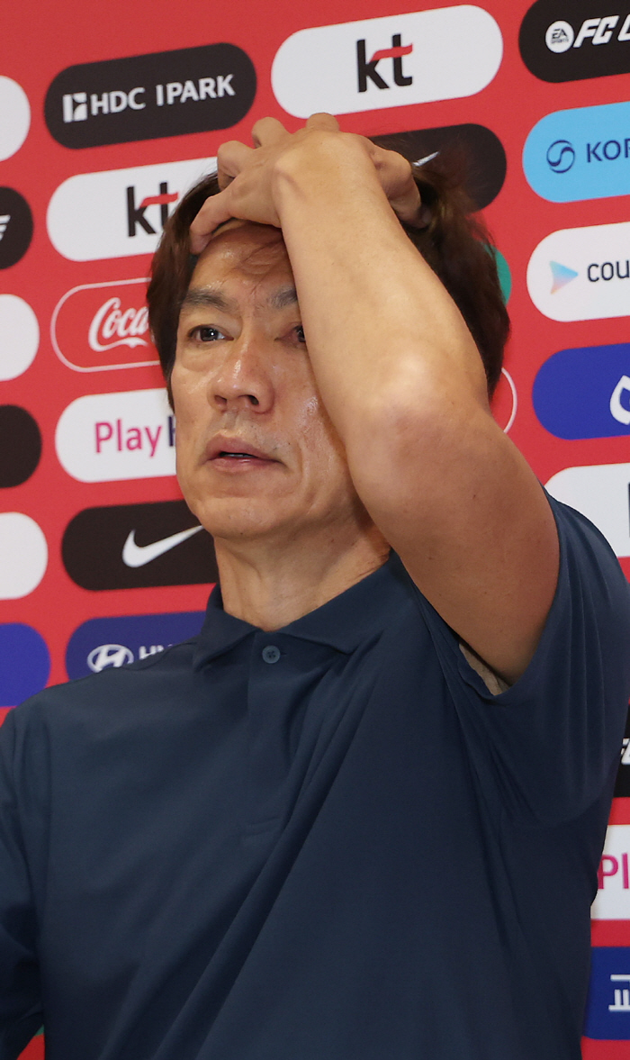 '월드컵은 감독들의 무덤' 벌써 7명이 '실직자'로 돌변..'조별리그 탈락한 한국도 예외는 아니었다'