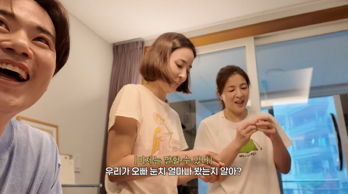 Kim Kang-woo, the Ultimate Clean Freak, Wiped His Mother-in-Law’s Floor with Alcohol and Felt Awkward... 'The Whole Family Was on Edge'