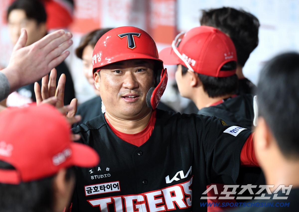 25일 고척돔에서 열린 KIA와 키움의 경기. 7회초 1사 3루. 박재현 안타 때 득점에 성공한 KIA 김태군. 고척=송정헌 기자 songs@sportschosun.com/2026.06.25/