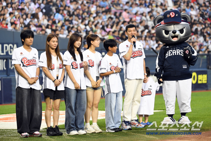 Seong-Ho Jeong Out on a Family Trip to the Baseball Stadium