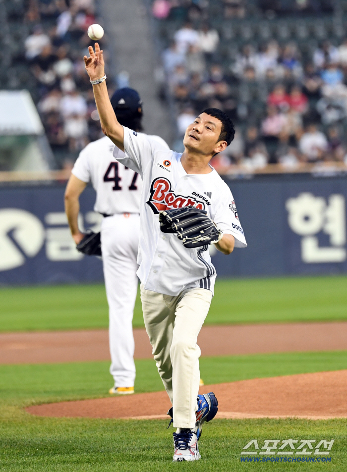 Seong-Ho Jeong Delivers a Powerful First Pitch