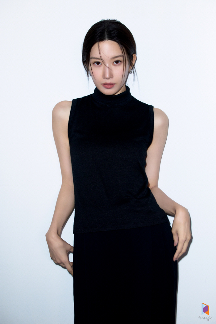 Official Moon Ga-young Signs Exclusive Contract with Fantagio... Joins Cha Eun-woo and Kim Seon-ho