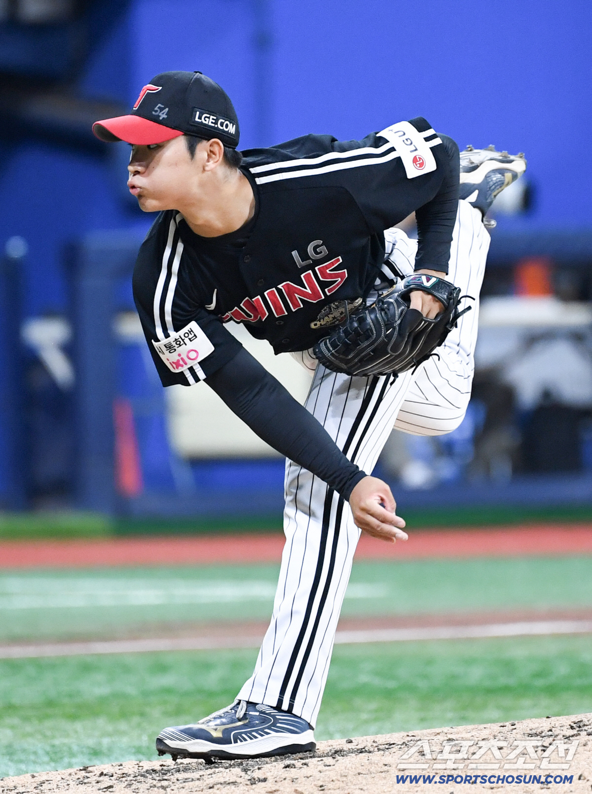 1일 서울 고척스카이돔에서 열린 키움과 LG의 경기. LG 우강훈이 역투하고 있다. 고척=박재만 기자 pjm@sportschosun.com/2026.07.01/