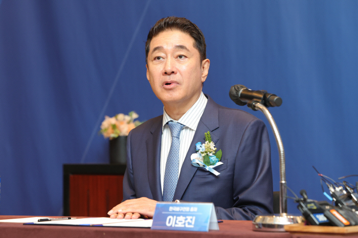이호진 KOVO 신임 총재 공식 취임 "부모님의 배구 사랑 이어 무거운 사명감"[일문일답]
