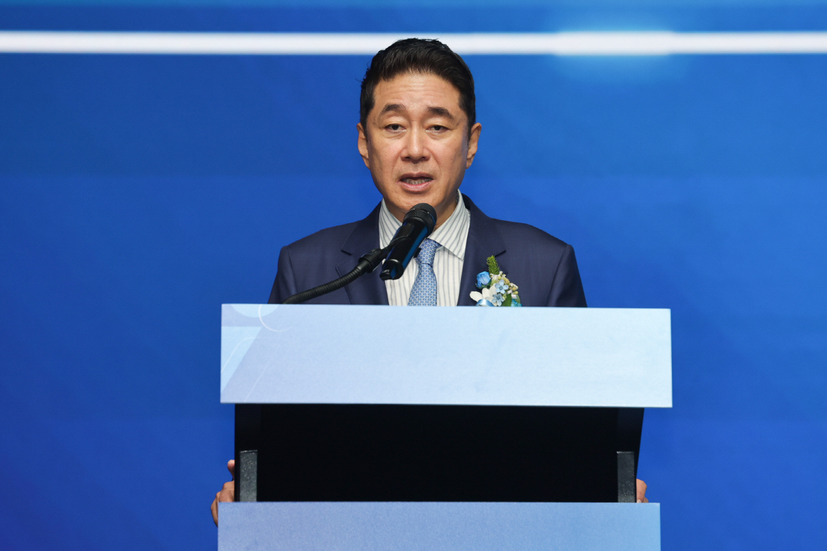 이호진 한국배구연맹 신임 총재가 3일 서울 용산구 그랜드 하얏트 서울에서 열린 한국배구연맹 총재 이·취임식에서 취임사를 하고 있다.연합뉴스